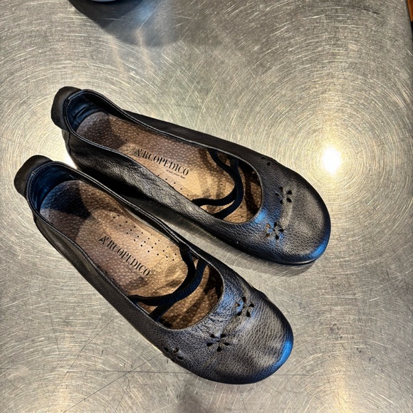 Arcopedico Leather Silver Mary Jane Floral Cut Out Eyelet Y2K Euro 39 SIZE 8/8.5 - Picture 2 of 9